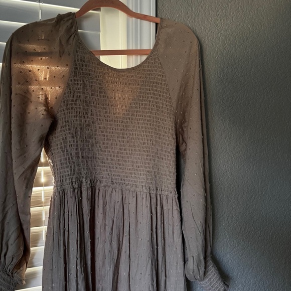 Boutique 9 Dresses & Skirts - SUMMER COLLECTION Smocked Light Brown Long Sleeve Dress